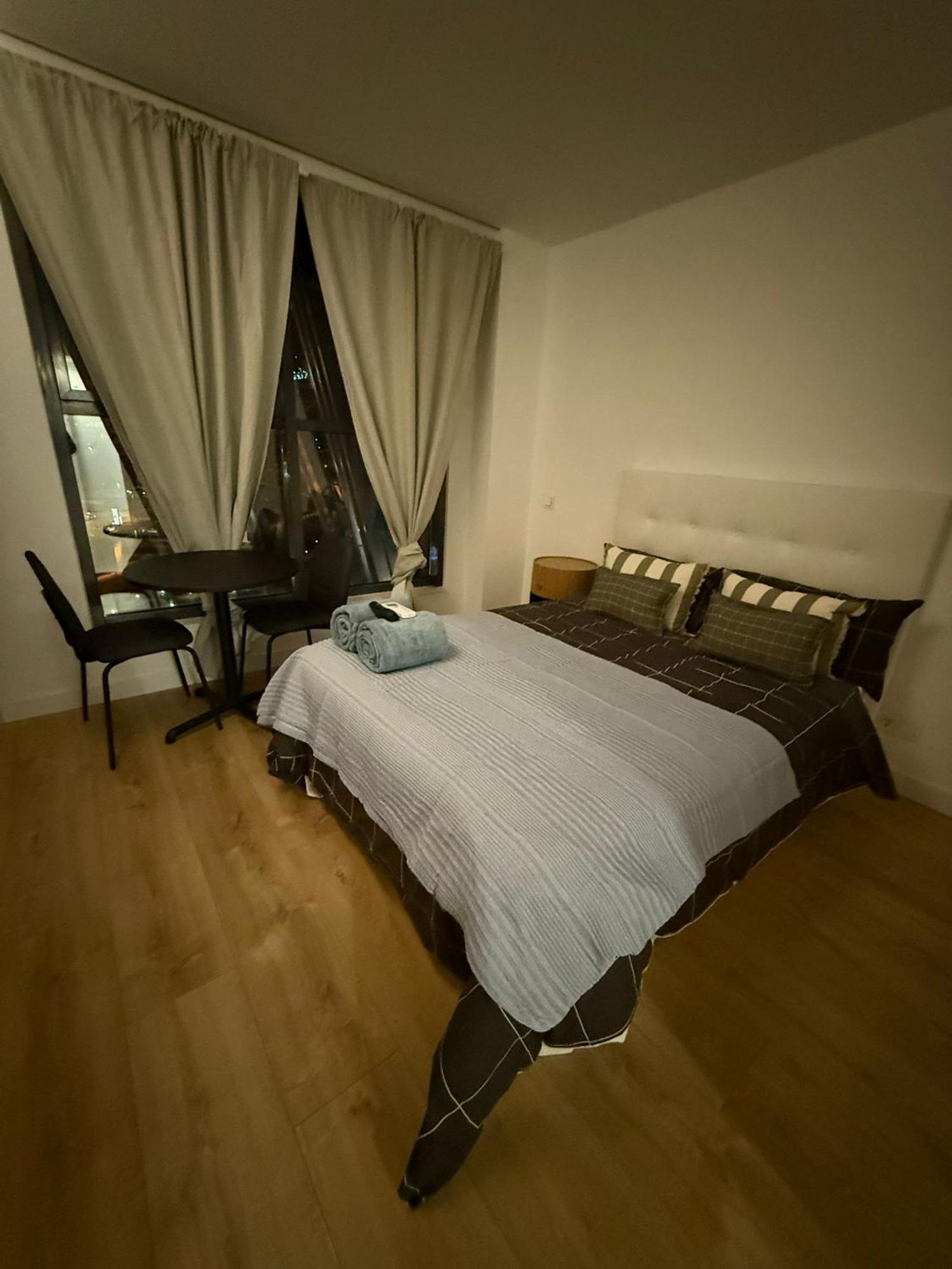 To Room Madrid Castellana Eksteriør billede