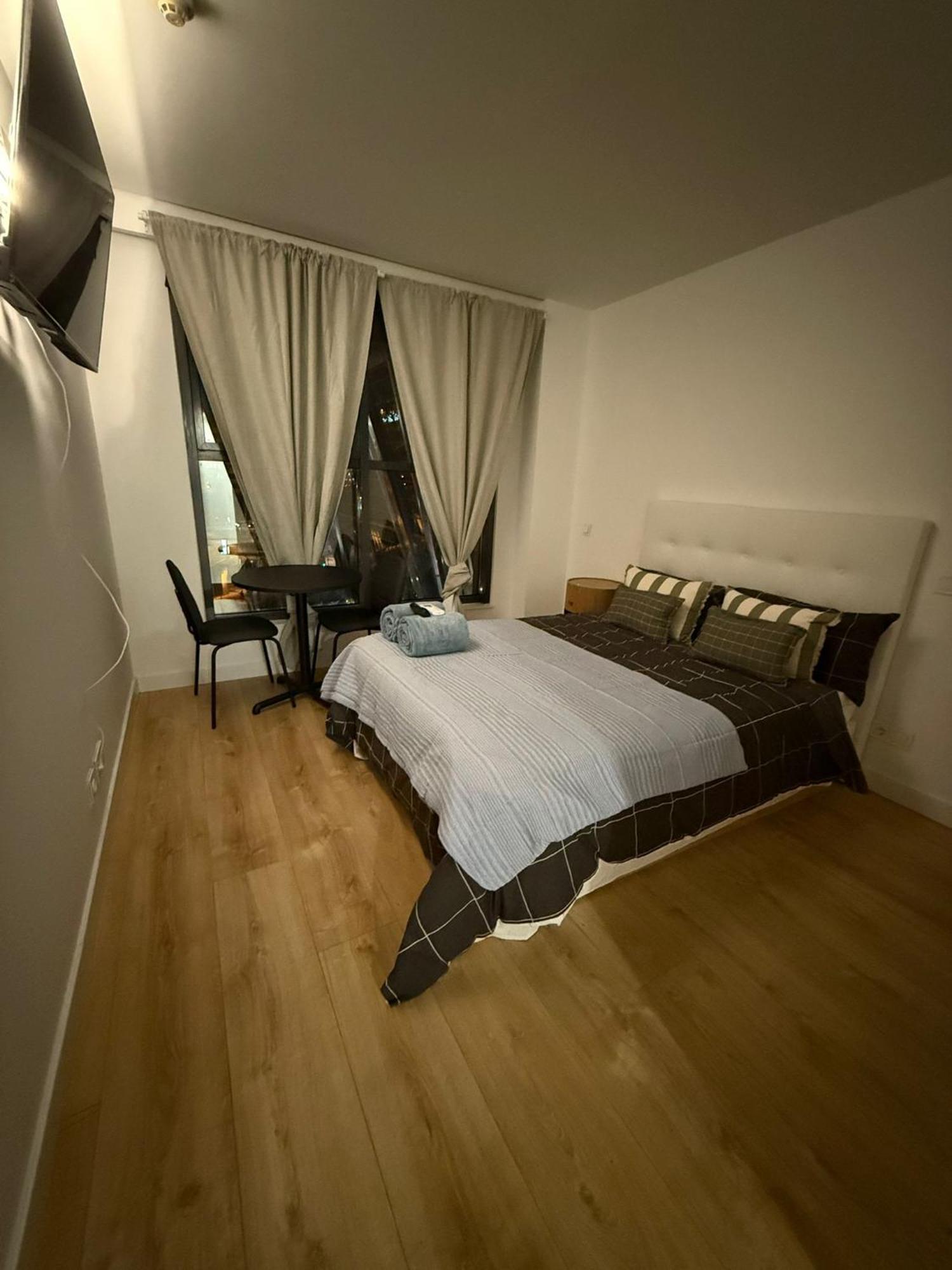 To Room Madrid Castellana Eksteriør billede